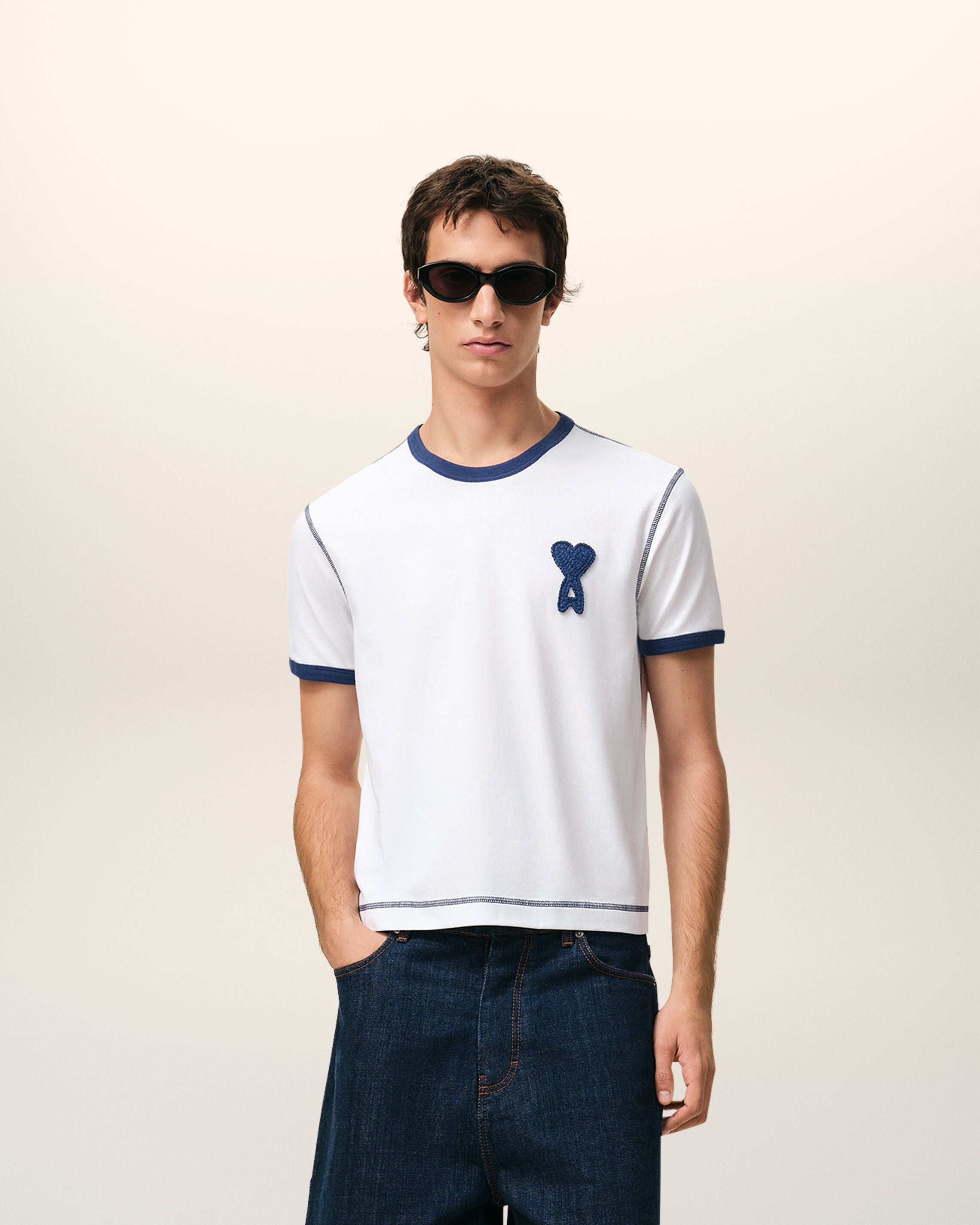 VIT/INK Vitt bomull Ami De Coeur Strumpad Patch T-shirt | Ami Paris