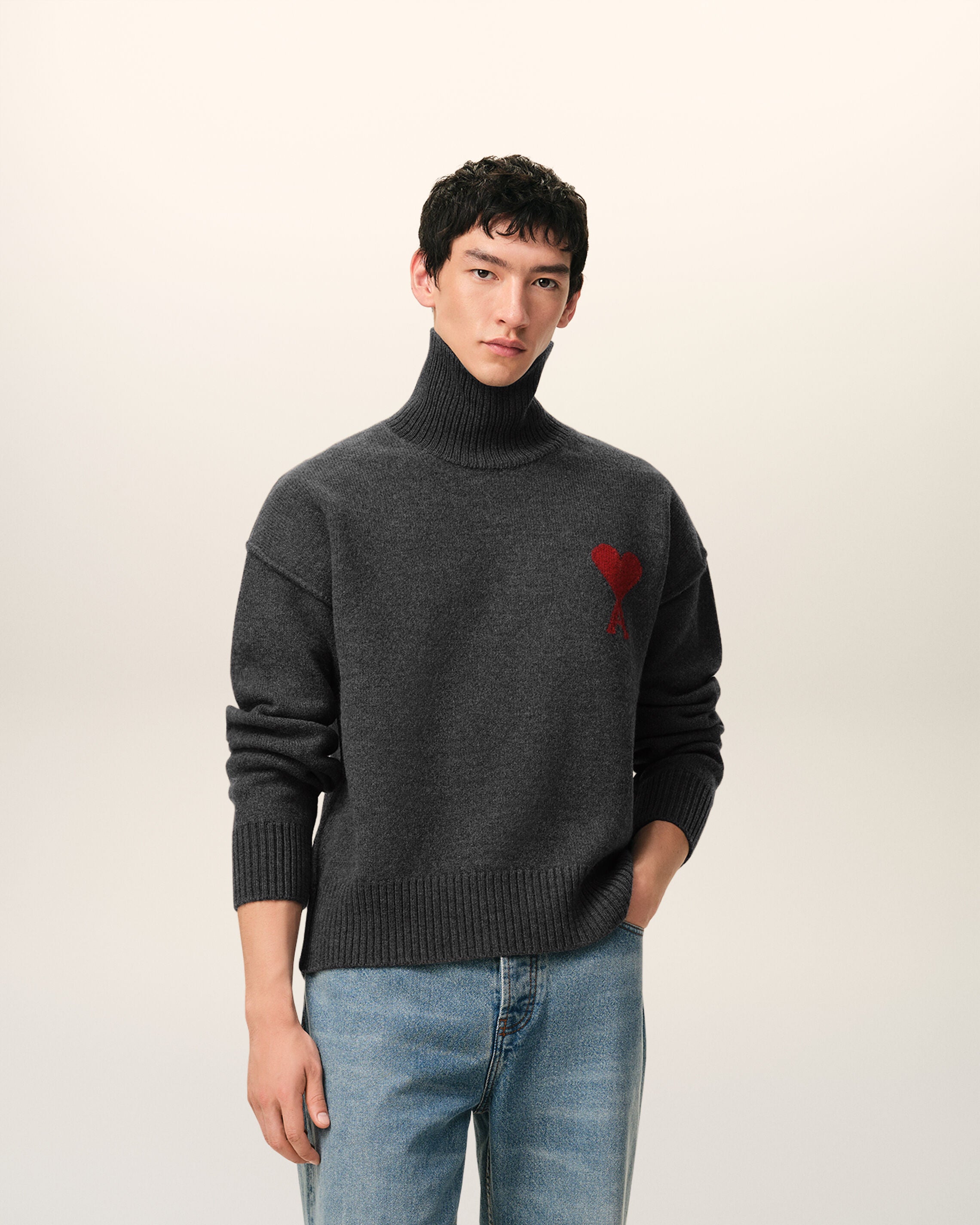 HEATHER GREY/RED Grå ulltröja med halsöppning från Ami de Coeur | AMI PARIS