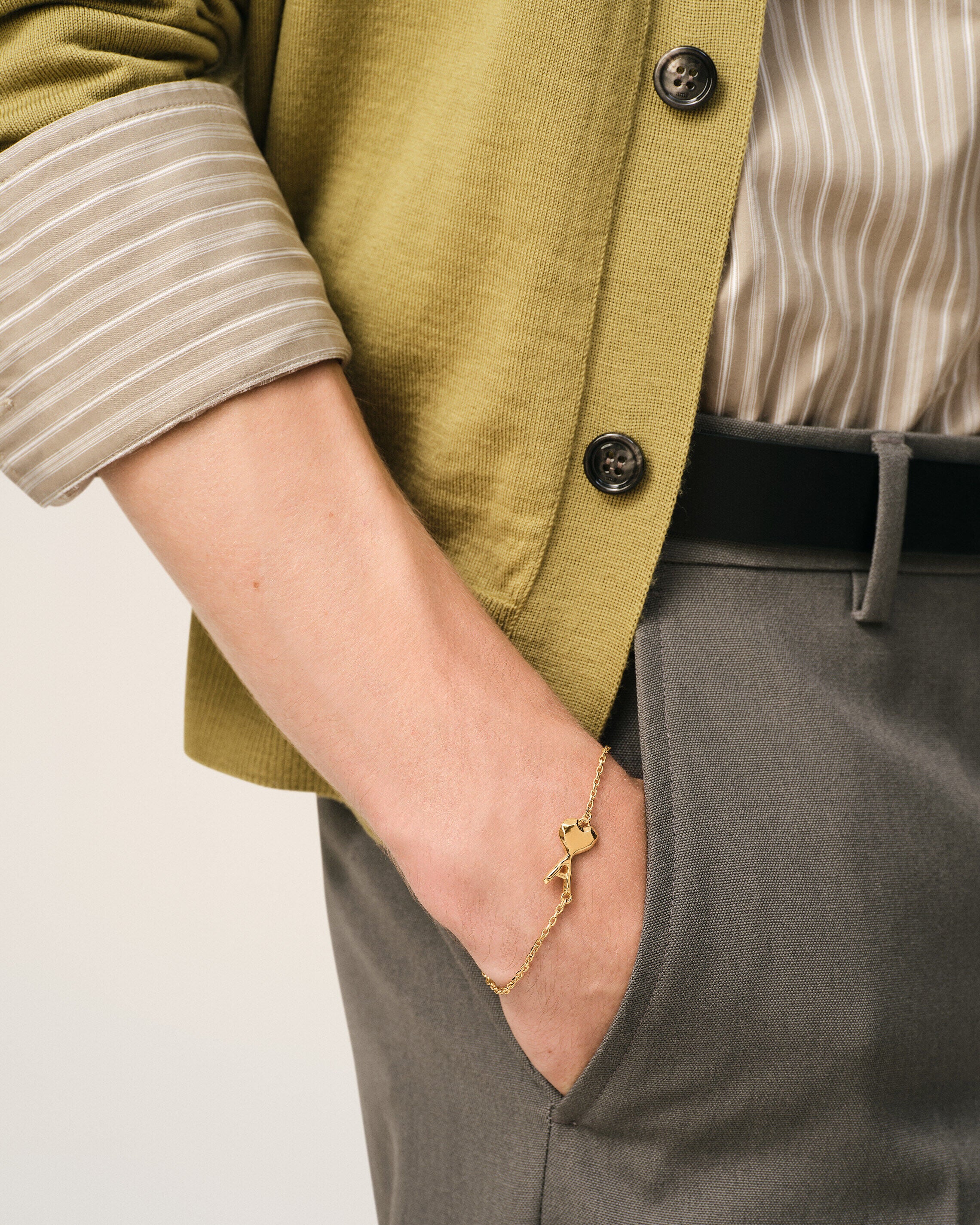 GULD Guldbrons Tunn Hammerad Ami De Coeur Armband | Ami Paris