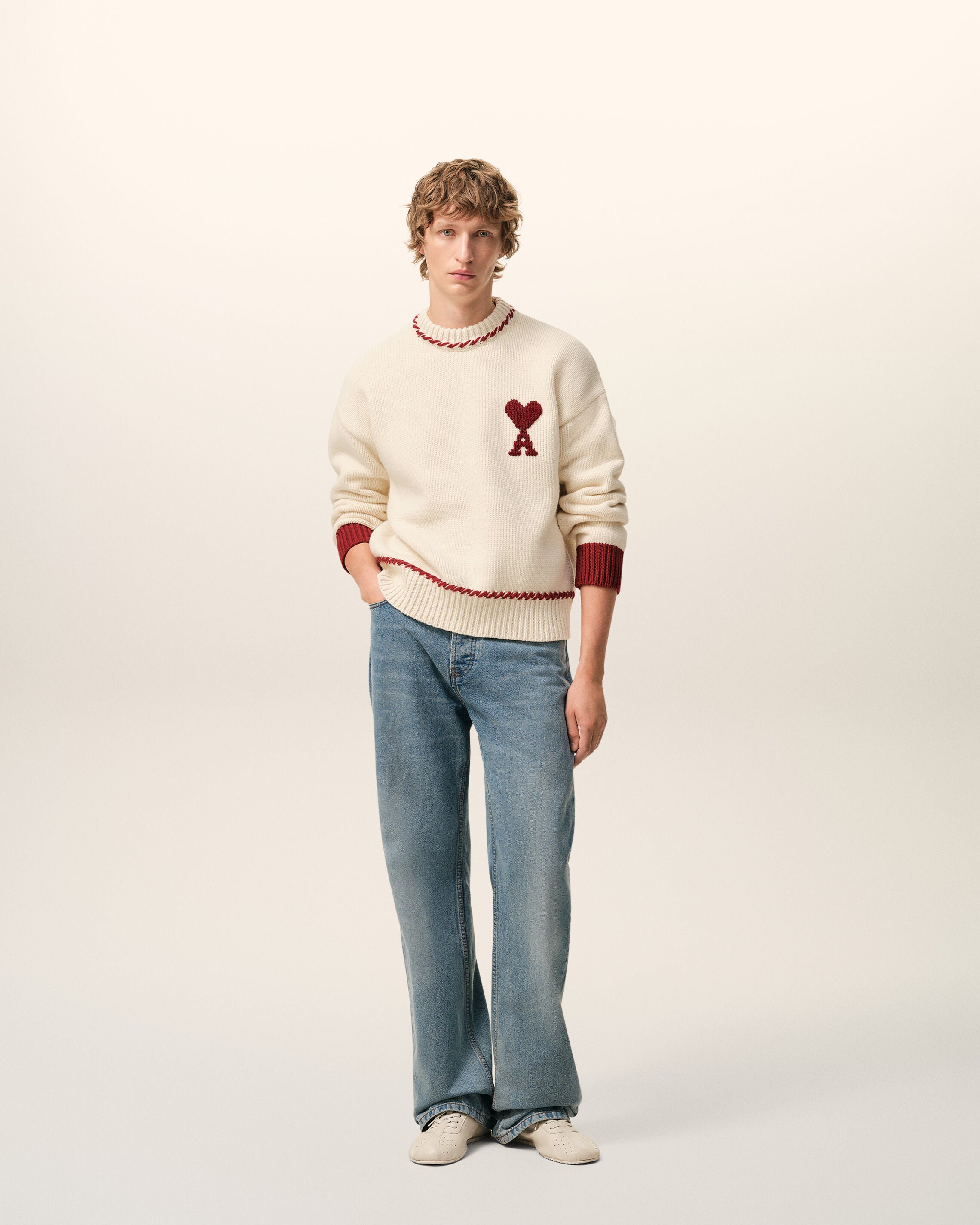 MOONLIGHT / SUNSET RED Vitt ull Ami De Coeur crewnecktröja | Ami Paris
