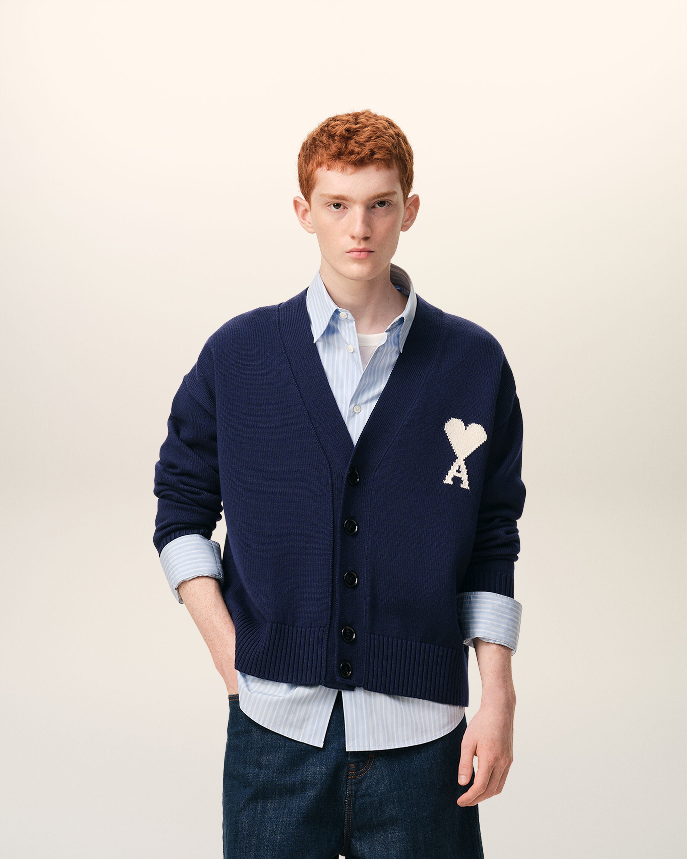 INK/VEIT BLÅ Vågkäppa Ami De Coeur Cardigan | Ami Paris